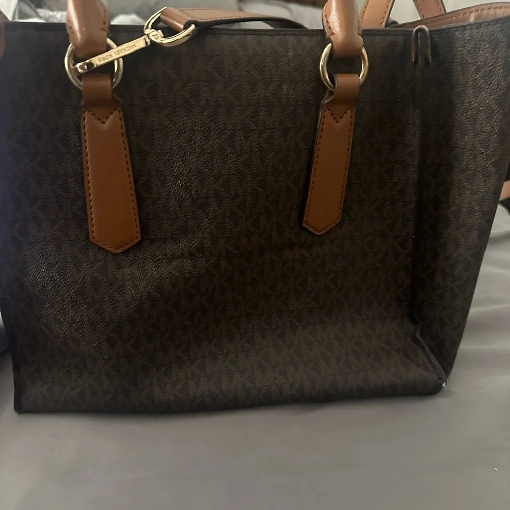 Michael Kors Crossbody - Picture 3 of 4